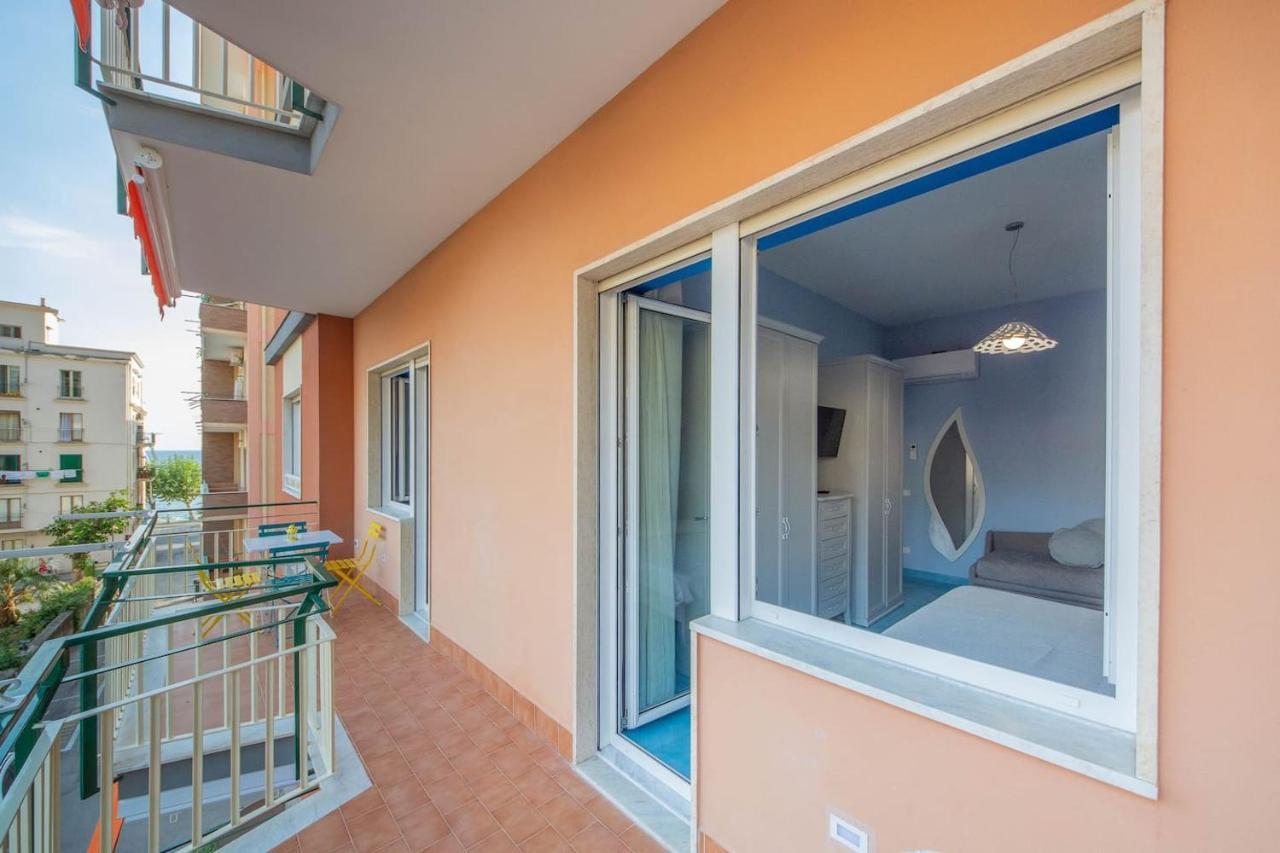 La Casa Del Poeta - Appartamento Positano مايوري المظهر الخارجي الصورة